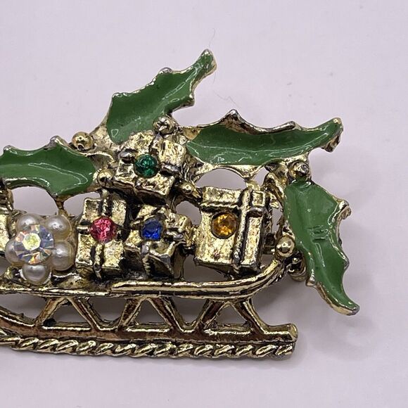 Vintage Christmas Sled Santa's Sleigh Pin Brooch Presents Enamel Rhinestone Gold - Picture 2 of 7